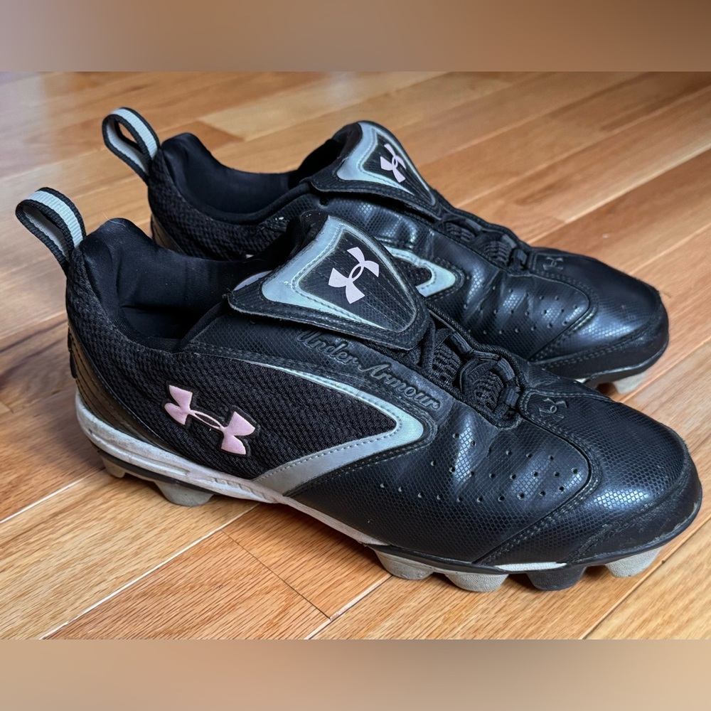 Under Armour Women's Cleats, Black and Pink, HeatGear, Lace-Up, Size 9.5